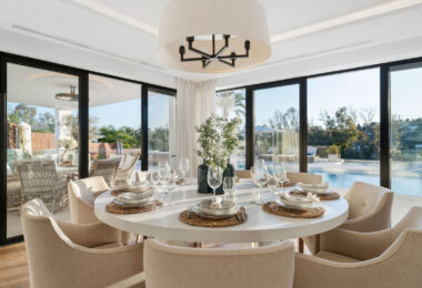 Welcome to this exquisite family home located in the prestigious Los Naranjos area of Marbella, developed by Antima.
