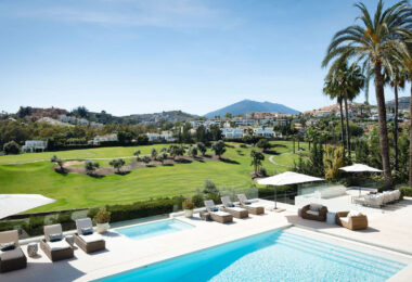 Welcome to this exquisite family home located in the prestigious Los Naranjos area of Marbella, developed by Antima.