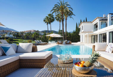 Welcome to this exquisite family home located in the prestigious Los Naranjos area of Marbella, developed by Antima.