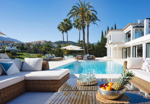Welcome to this exquisite family home located in the prestigious Los Naranjos area of Marbella, developed by Antima.