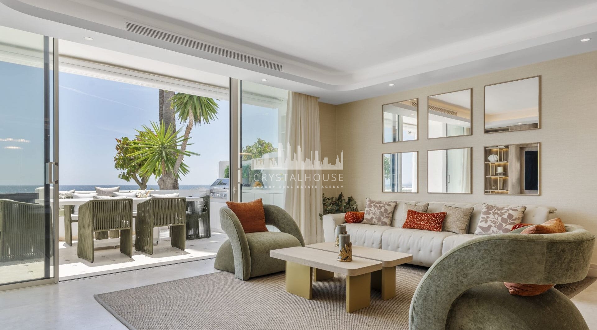 Welcome to your luxurious frontline beach apartment in Puente Romano, Marbella, located within the exclusive and secure urbanization of Jardín Persa.