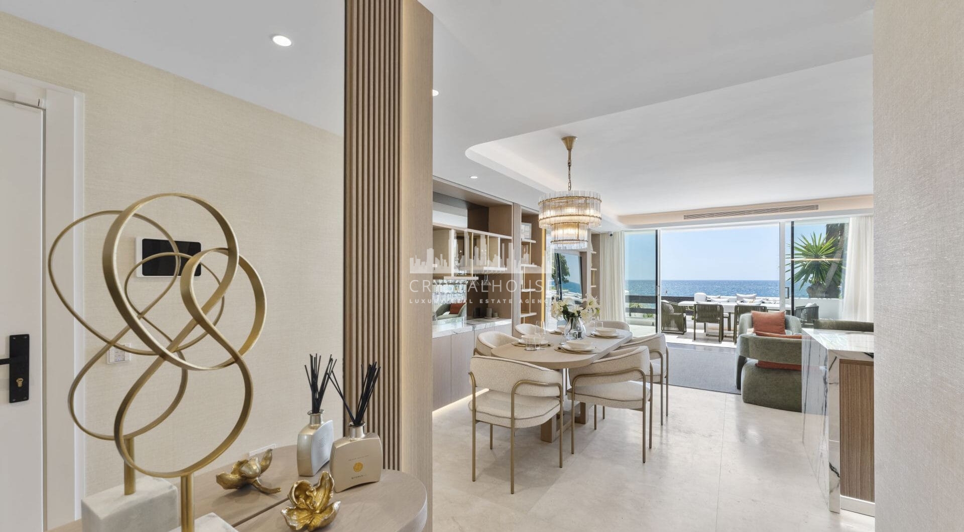 Welcome to your luxurious frontline beach apartment in Puente Romano, Marbella, located within the exclusive and secure urbanization of Jardín Persa.