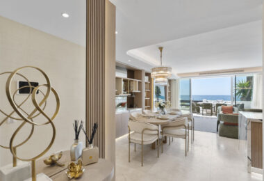 Welcome to your luxurious frontline beach apartment in Puente Romano, Marbella, located within the exclusive and secure urbanization of Jardín Persa.
