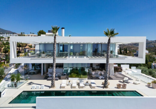 Villa Mika is a contemporary villa for sale in La Quinta.