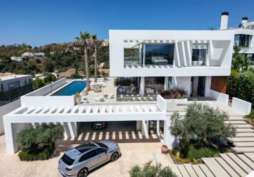 Villa Mika is a contemporary villa for sale in La Quinta.