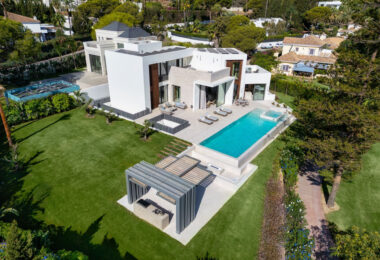 Villa Imagine is an exceptional frontline golf Villa for sale in Las Brisas.