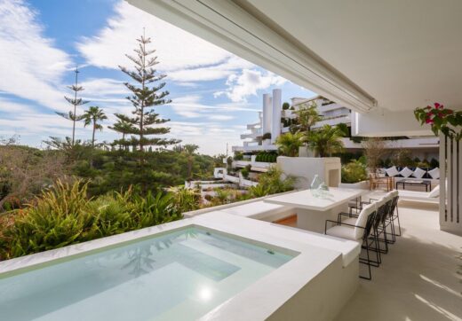 MODERN FULLY RENOVATED APARTMENT IN LAS LOMAS DEL MARBELLA CLUB