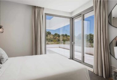 Introducing King’s Hills, a collection of nine luxury villas in the well-established residential area of El Paraiso.