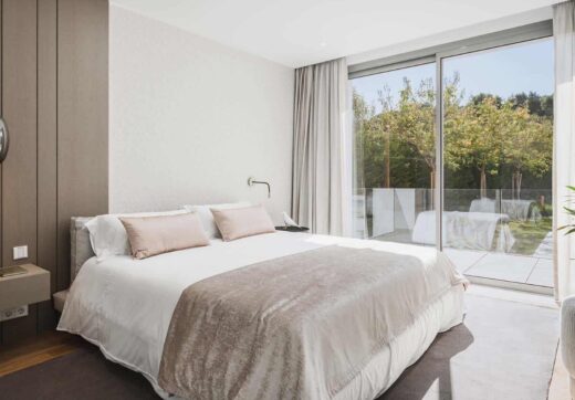Introducing King’s Hills, a collection of nine luxury villas in the well-established residential area of El Paraiso.