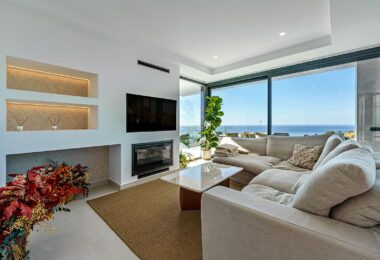 Contemporary villa with sea and mountain views in Benalmádena