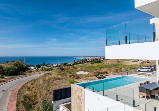 Contemporary villa with sea and mountain views in Benalmádena