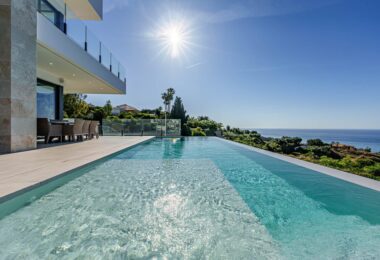 Contemporary villa with sea and mountain views in Benalmádena