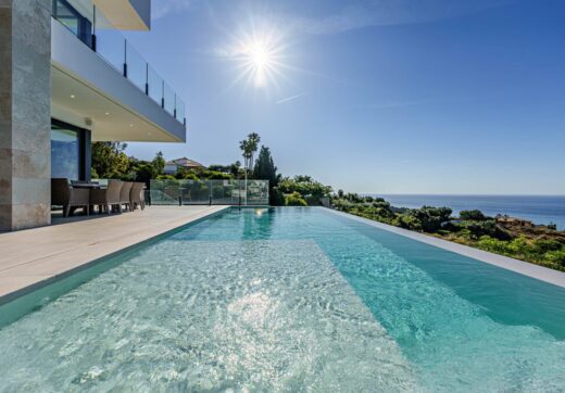 Contemporary villa with sea and mountain views in Benalmádena