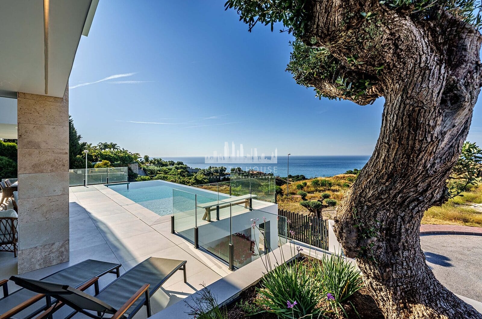 Contemporary villa with sea and mountain views in Benalmádena