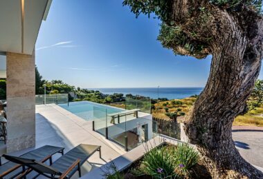 Contemporary villa with sea and mountain views in Benalmádena