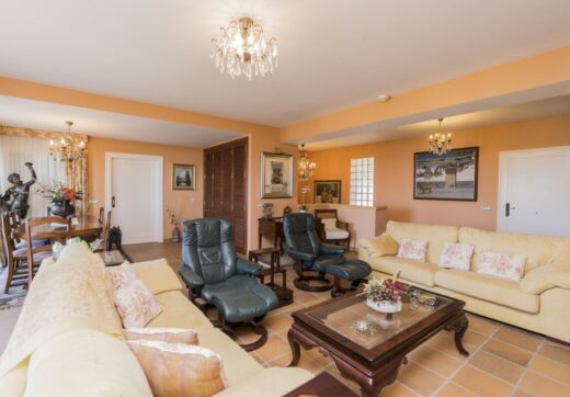 OPULENT FAMILY VILLA WITH INDEPENDENT GUEST HOUSE AND SEA VIEWS IN RINCON DE LA VICTORIA