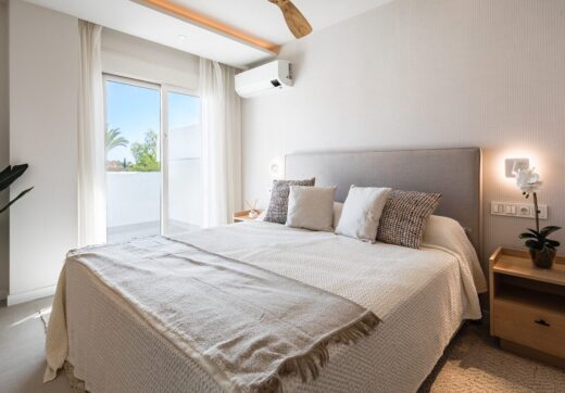 EXQUISITELY RENOVATED 2-BEDROOM APARTMENT LOCATED CLOSE TO ALL AMENITIES IN LA MAESTRANZA, NUEVA ANDALUCÍA