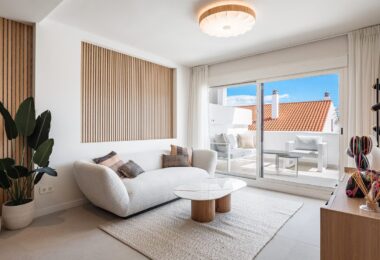 EXQUISITELY RENOVATED 2-BEDROOM APARTMENT LOCATED CLOSE TO ALL AMENITIES IN LA MAESTRANZA, NUEVA ANDALUCÍA