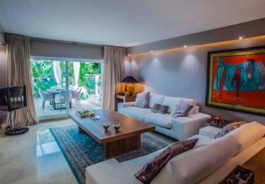 STYLISH GROUND-FLOOR APARTMENT IN LAS LOMAS DEL MARBELLA CLUB, ON MARBELLA'S GOLDEN MILE