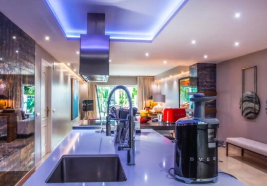 STYLISH GROUND-FLOOR APARTMENT IN LAS LOMAS DEL MARBELLA CLUB, ON MARBELLA'S GOLDEN MILE