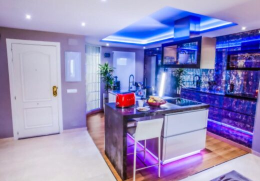 STYLISH GROUND-FLOOR APARTMENT IN LAS LOMAS DEL MARBELLA CLUB, ON MARBELLA'S GOLDEN MILE