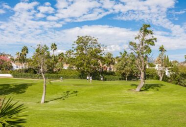 CHARMING FULLY REFURBISHED FRONTLINE GOLF TOWNHOUSE IN LOS NARANJOS COUNTRY CLUB