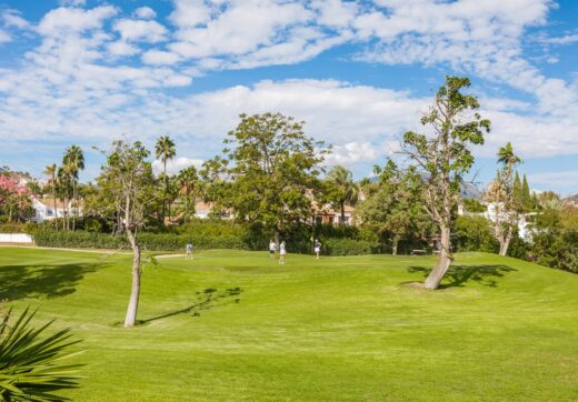 CHARMING FULLY REFURBISHED FRONTLINE GOLF TOWNHOUSE IN LOS NARANJOS COUNTRY CLUB