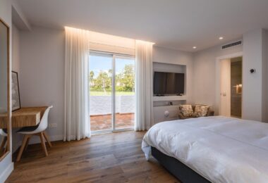 CHARMING FULLY REFURBISHED FRONTLINE GOLF TOWNHOUSE IN LOS NARANJOS COUNTRY CLUB