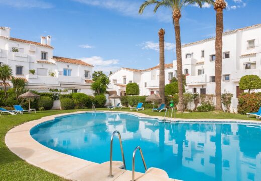 CHARMING FULLY REFURBISHED FRONTLINE GOLF TOWNHOUSE IN LOS NARANJOS COUNTRY CLUB