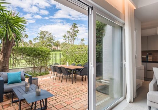 CHARMING FULLY REFURBISHED FRONTLINE GOLF TOWNHOUSE IN LOS NARANJOS COUNTRY CLUB