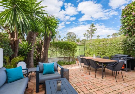 CHARMING FULLY REFURBISHED FRONTLINE GOLF TOWNHOUSE IN LOS NARANJOS COUNTRY CLUB