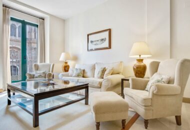 EXCEPTIONAL APARTMENT IN THE ICONIC SETTING OF MALAGA'S HISTORIC CENTRE