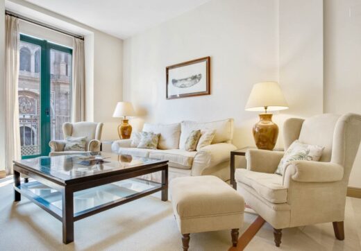 EXCEPTIONAL APARTMENT IN THE ICONIC SETTING OF MALAGA'S HISTORIC CENTRE