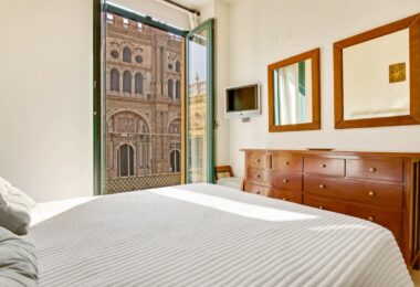 EXCEPTIONAL APARTMENT IN THE ICONIC SETTING OF MALAGA'S HISTORIC CENTRE