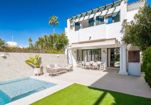 FULLY RENOVATED TOWNHOUSE WITH PRIVATE POOL LOCATED A SHORT WALK TO THE BEACH IN SAN PEDRO DE ALCÁNTARA