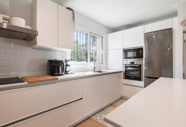 FULLY RENOVATED TOWNHOUSE WITH PRIVATE POOL LOCATED A SHORT WALK TO THE BEACH IN SAN PEDRO DE ALCÁNTARA
