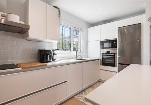 FULLY RENOVATED TOWNHOUSE WITH PRIVATE POOL LOCATED A SHORT WALK TO THE BEACH IN SAN PEDRO DE ALCÁNTARA