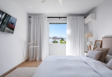 FULLY RENOVATED TOWNHOUSE WITH PRIVATE POOL LOCATED A SHORT WALK TO THE BEACH IN SAN PEDRO DE ALCÁNTARA