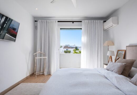 FULLY RENOVATED TOWNHOUSE WITH PRIVATE POOL LOCATED A SHORT WALK TO THE BEACH IN SAN PEDRO DE ALCÁNTARA