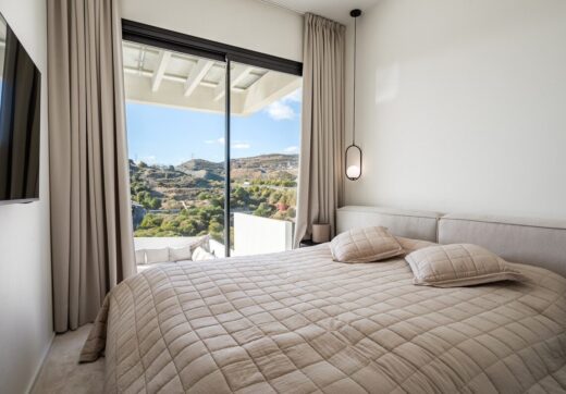 NEW MODERN VILLA WITH GOLF VIEWS IN LA ALQUERÍA, BENAHAVÍS