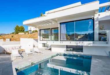 NEW MODERN VILLA WITH GOLF VIEWS IN LA ALQUERÍA, BENAHAVÍS