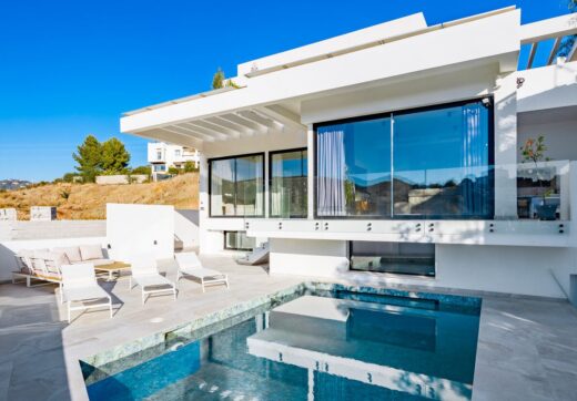 NEW MODERN VILLA WITH GOLF VIEWS IN LA ALQUERÍA, BENAHAVÍS