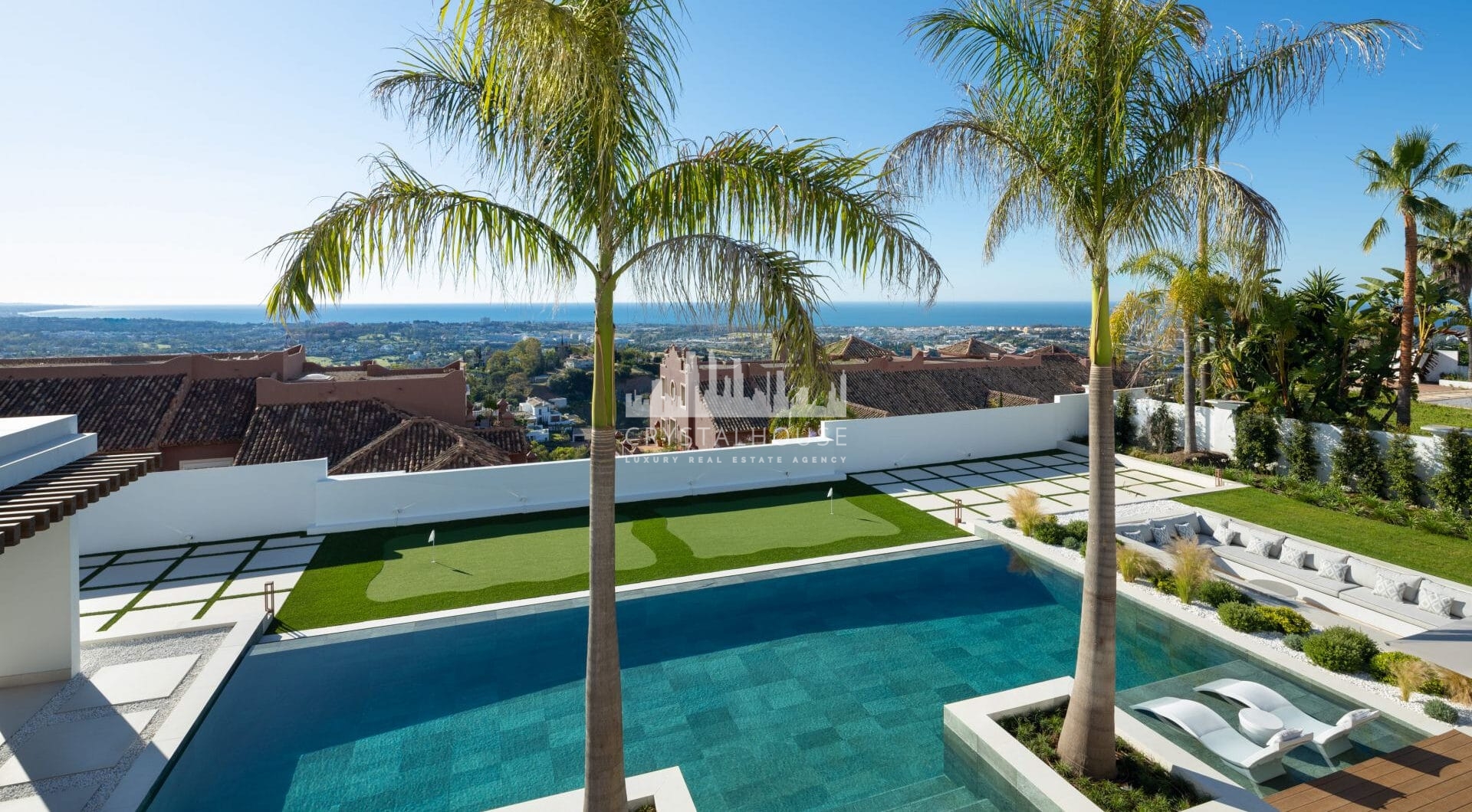 Luxury villa with panoramic sea and mountain views in the exclusive Monte Halcones, La Quinta. 7 en-suite bedrooms, 803 m² built, 2,042 m² plot. Fully equipped spa, gym, cinema, and multiple terraces. Price: €9.600.000.
