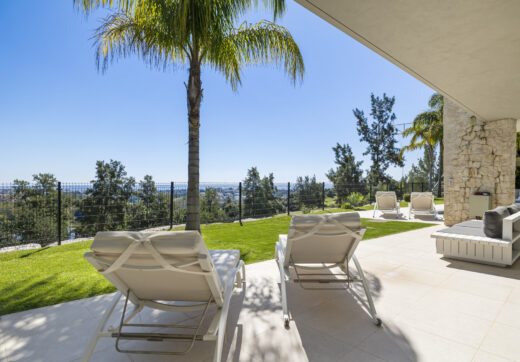 FRONTLINE GOLF - Newly built contemporary villa situated in the prestigious urbanization of La Alquería