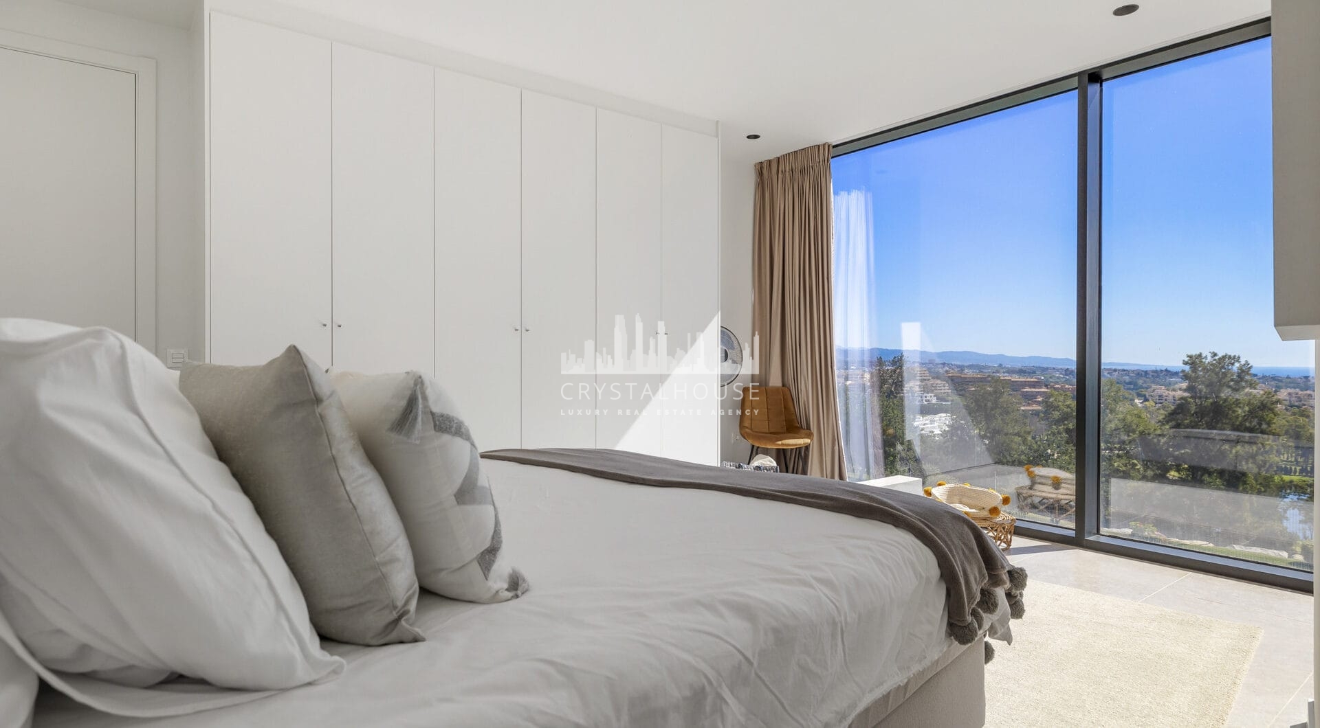FRONTLINE GOLF - Newly built contemporary villa situated in the prestigious urbanization of La Alquería