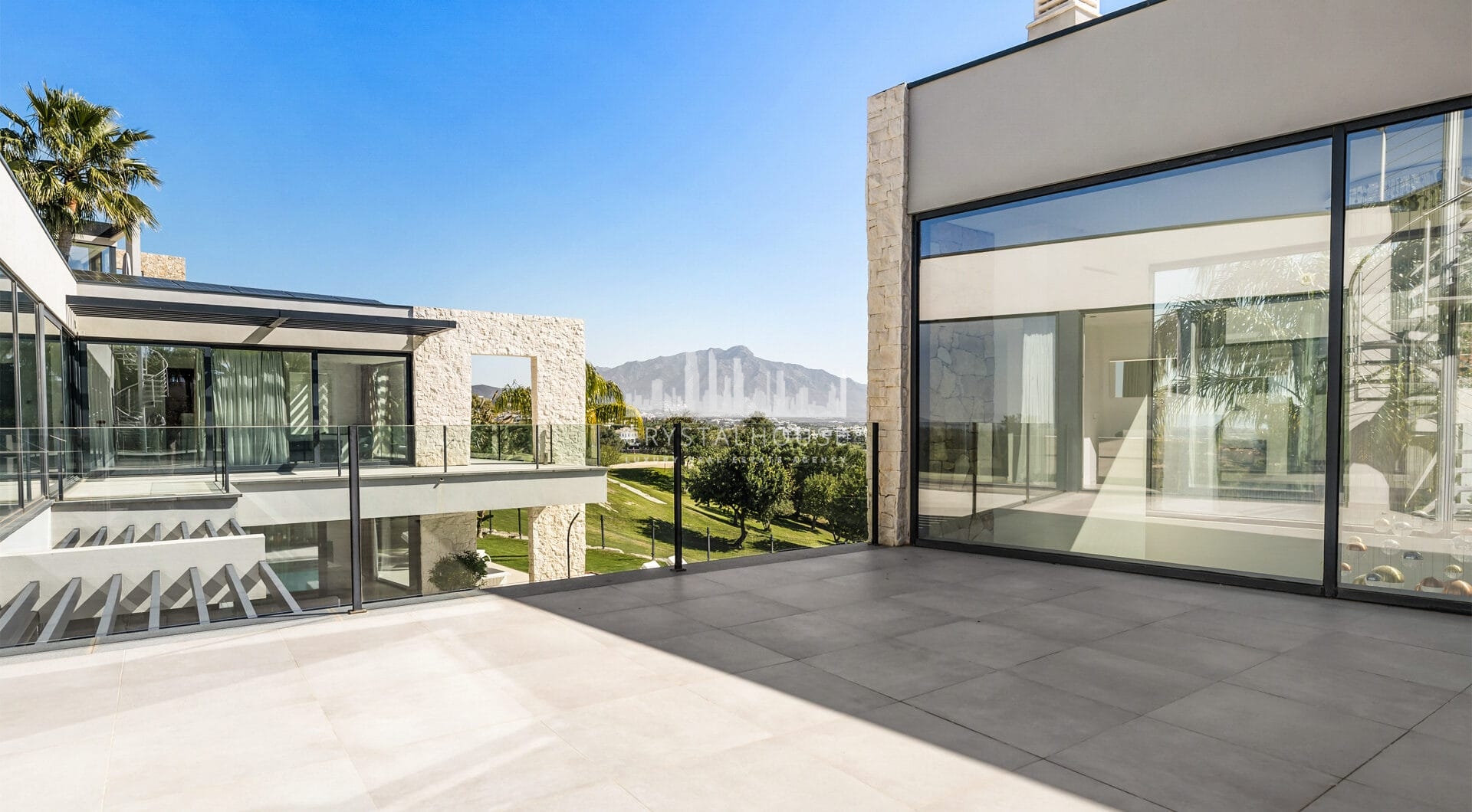 FRONTLINE GOLF - Newly built contemporary villa situated in the prestigious urbanization of La Alquería
