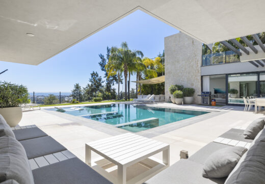 FRONTLINE GOLF - Newly built contemporary villa situated in the prestigious urbanization of La Alquería