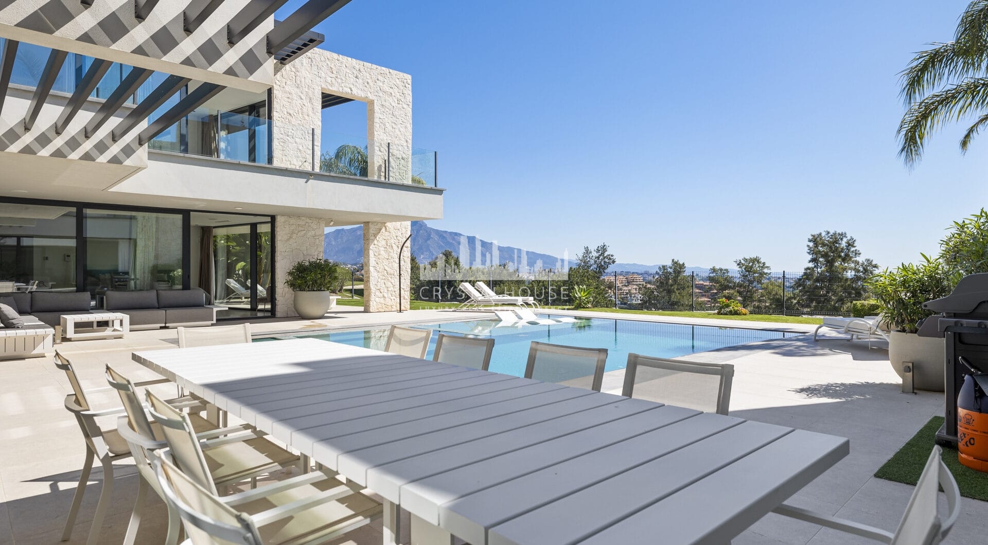FRONTLINE GOLF - Newly built contemporary villa situated in the prestigious urbanization of La Alquería