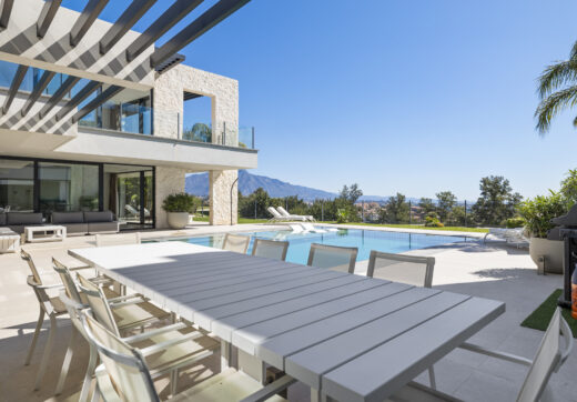 FRONTLINE GOLF - Newly built contemporary villa situated in the prestigious urbanization of La Alquería