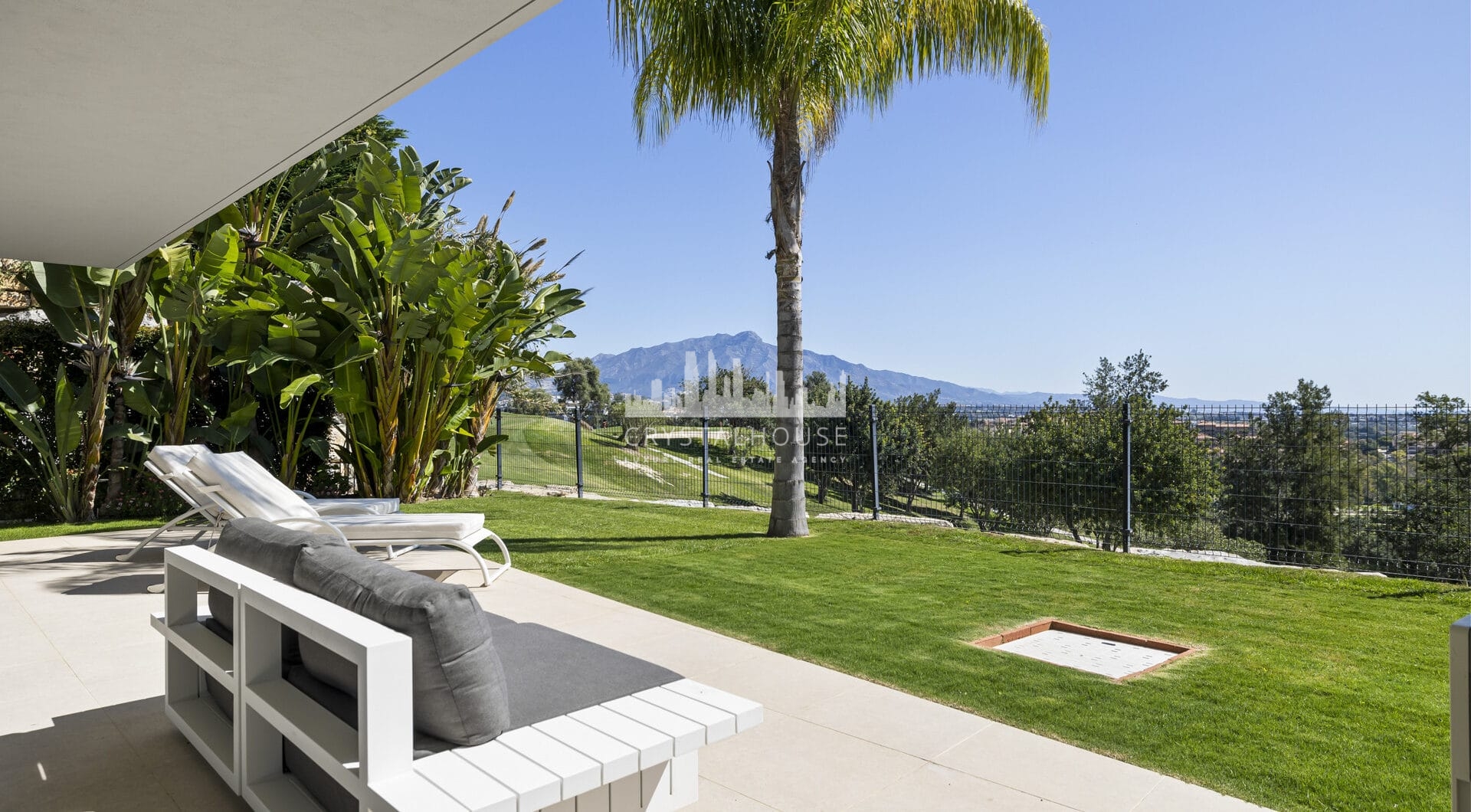 FRONTLINE GOLF - Newly built contemporary villa situated in the prestigious urbanization of La Alquería